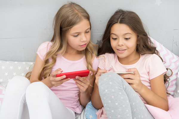 Parental Dilemma: Should You Read Your Children's Text Messages?